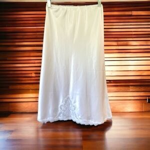 Papillon by Paula Carbon vintage midi length slip, size L, polyester,made in USA